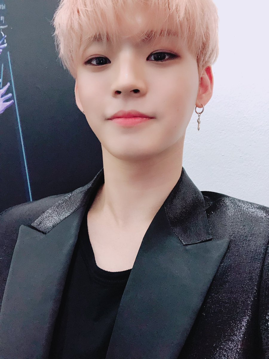 ONF_members's tweet photo. [#효진 #HYOJIN] ☀️😘 https://t.co/lroiDQcU8s