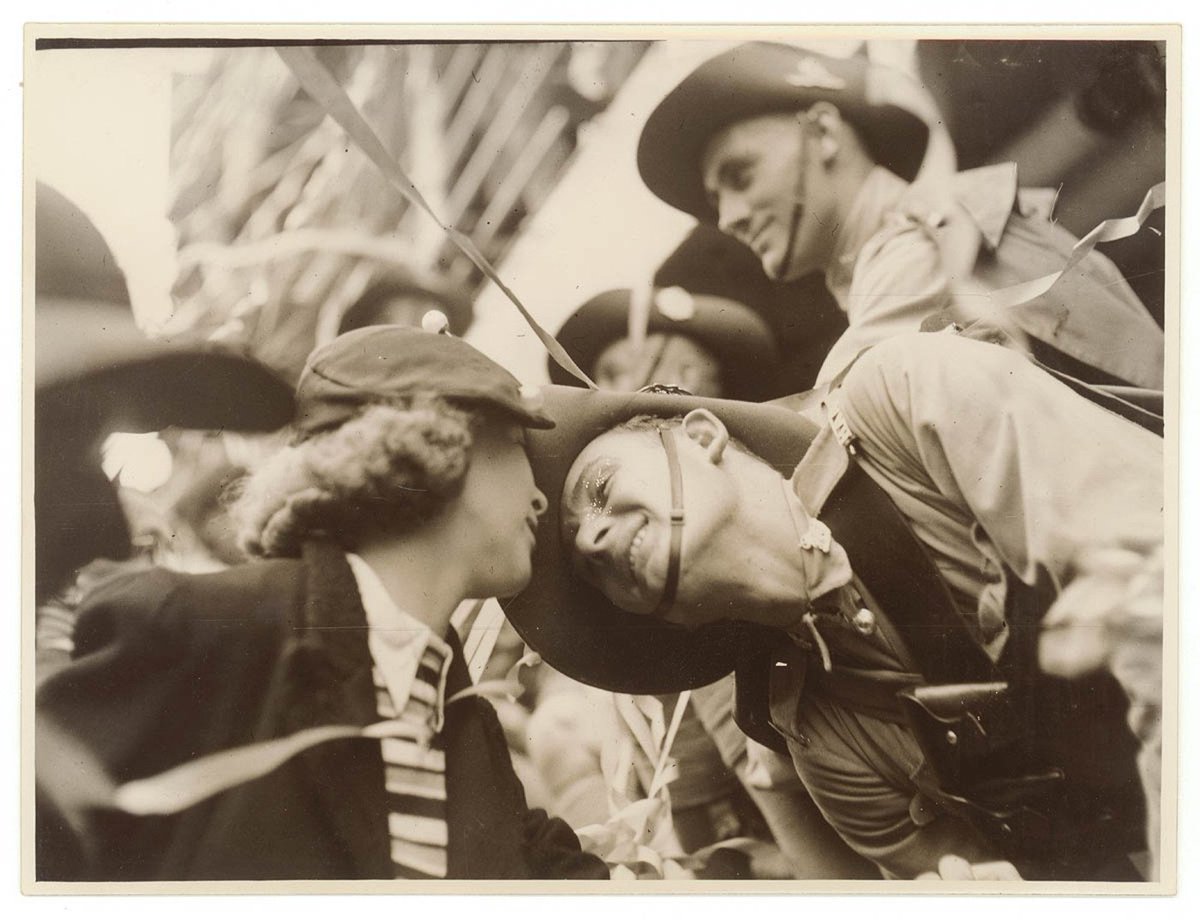 ellecresswell's tweet photo. There are some lovely moments hidden in wartime archives at the @statelibrarynsw #samhoodphotography #farewells #austhist #research #homefront #twitterstorians #internship https://t.co/vt5S31k6rK