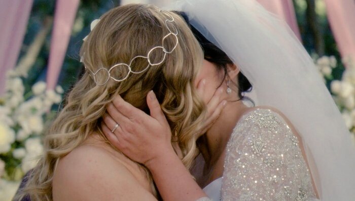 SRamirezAlways's tweet photo. 📸|| " My wife"-- Arizona Robbins ❤
 calzona endgame 👭❤🛫 https://t.co/uCrwKwr6j9