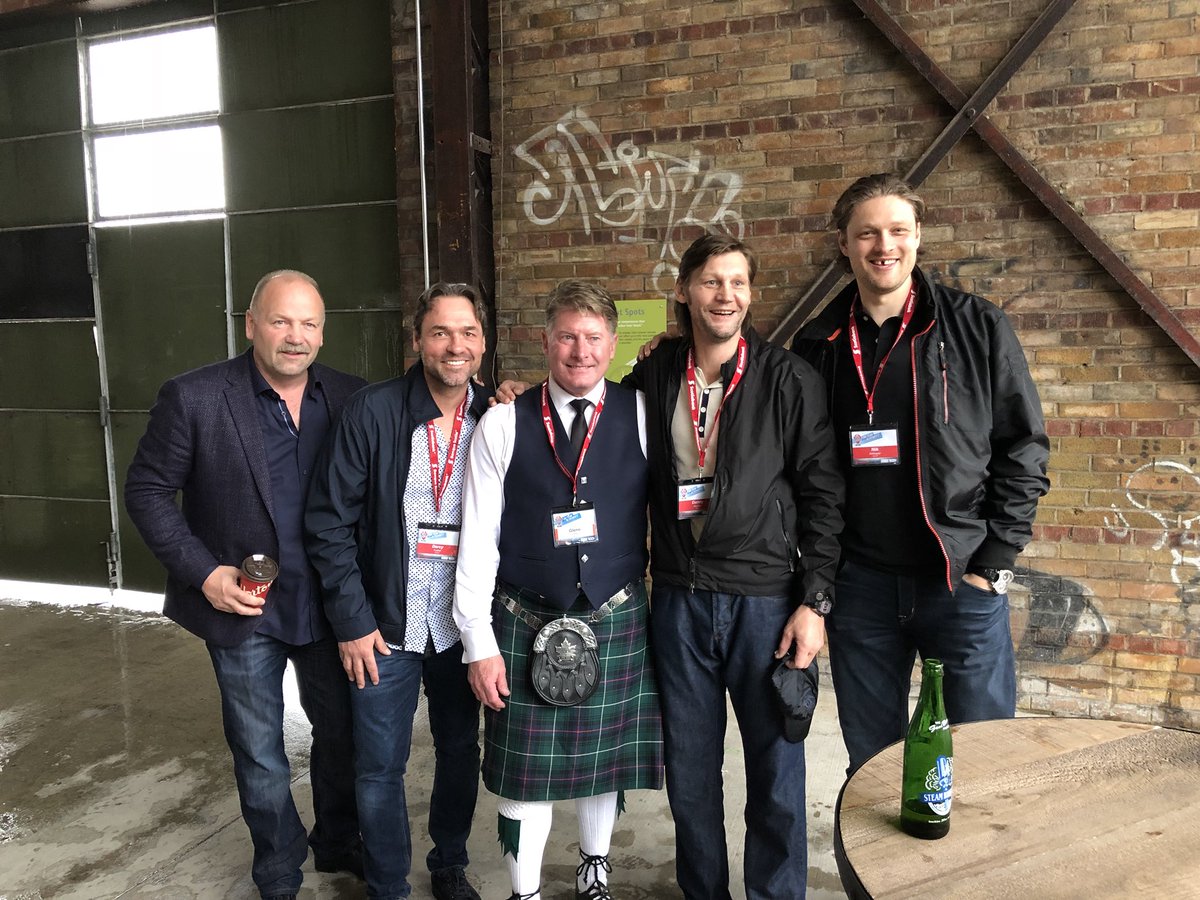 Some of our <a href="/LeafsAlumni/">Maple Leafs Alumni</a> at tonight’s draft party for the <a href="/ScotiabankProAm/">Baycrest Pro-Am</a> #TMLA #StickIt2Alz
