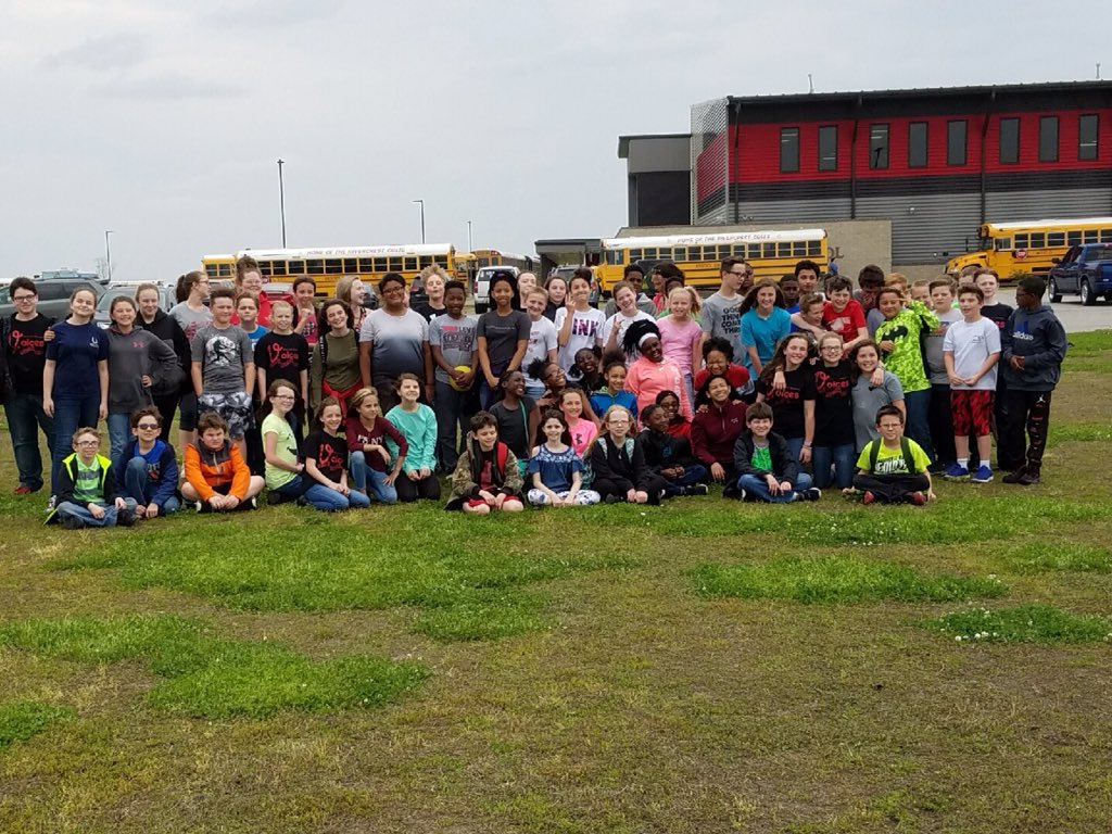 evagriffin10's tweet photo. We battled the wind at recess today for a game of kickball. They loved it! Rematch is next Thursday! #5thGrFun #ColtPride #GonnaMissThisBunch @RivercrestSD https://t.co/VBl1wyTZpH