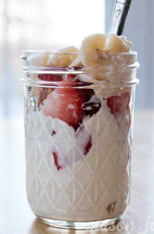 MasonJarIdea's tweet photo. Simple Strawberry Banana Split Classic Breakfast in a Jar https://t.co/E85eWK2ohi #bananasplit #breakfast #masonjar #masonjarrecipe #masonjarbreakfast https://t.co/vVDqEHzF7n