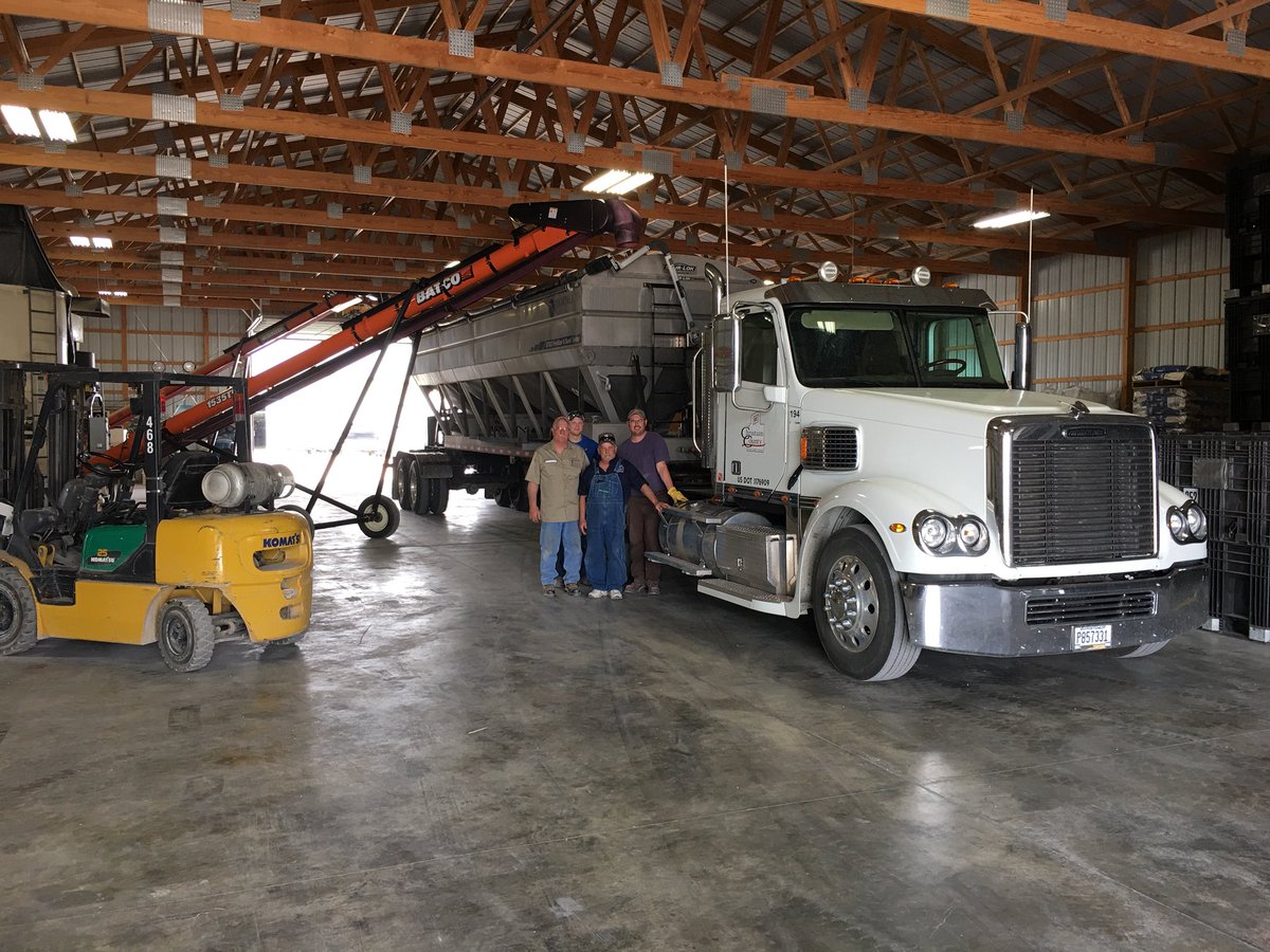 nrogers6262's tweet photo. Semi-Loads of soybeans going to be delivered out of the Christian County FS Seed shed in Morrisonville Il. Working with a great crew to make this possible. https://t.co/0zxSrJvlK0
