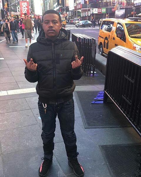 VR_5th's tweet photo. Im in New York like im Jim jones dese niggas doin
shit that we been #youngnigga #Freedaguyz💯💯 https://t.co/Ld09d65XLF