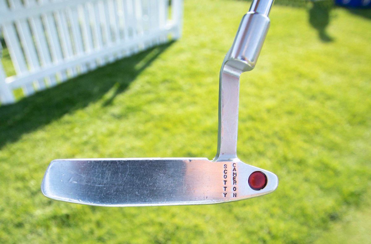 jonathanrwall's tweet photo. Tiger Woods' @ScottyCameron Newport 2 GSS is the holy grail of equipment photos. The battle scars on that stick are something else. https://t.co/tEluBvgxk0
