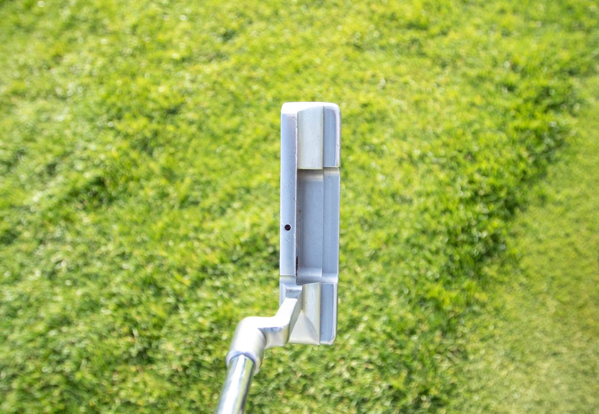 jonathanrwall's tweet photo. Tiger Woods' @ScottyCameron Newport 2 GSS is the holy grail of equipment photos. The battle scars on that stick are something else. https://t.co/tEluBvgxk0