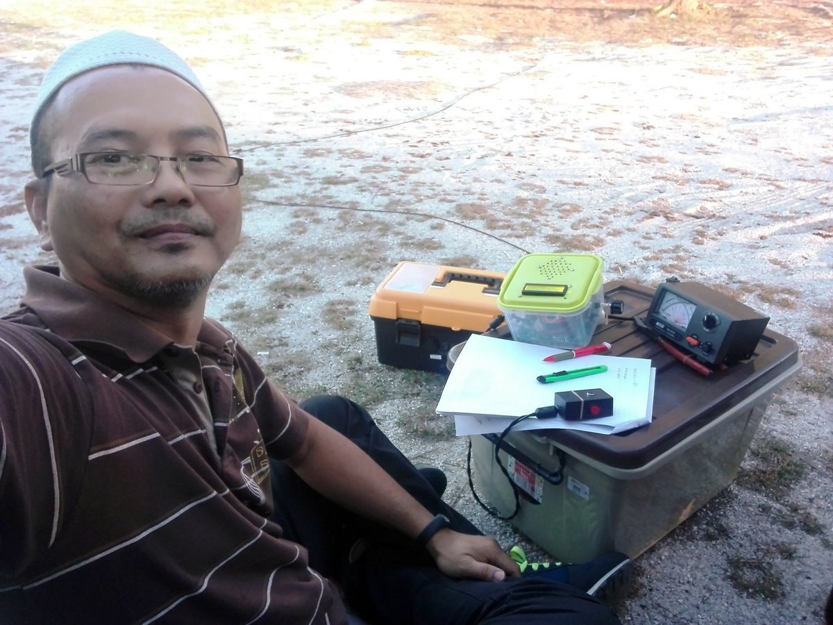 abe_key's tweet photo. Work with #QRP Portable station. #BITX40, powered by solar battery and support by endfed antenna. Thanks #9M2WAN #9W2RPW #9M2ZLI #9M2TPT This is #HamRadio de #9W2KEY 73 https://t.co/Y1eaFQpVEz
