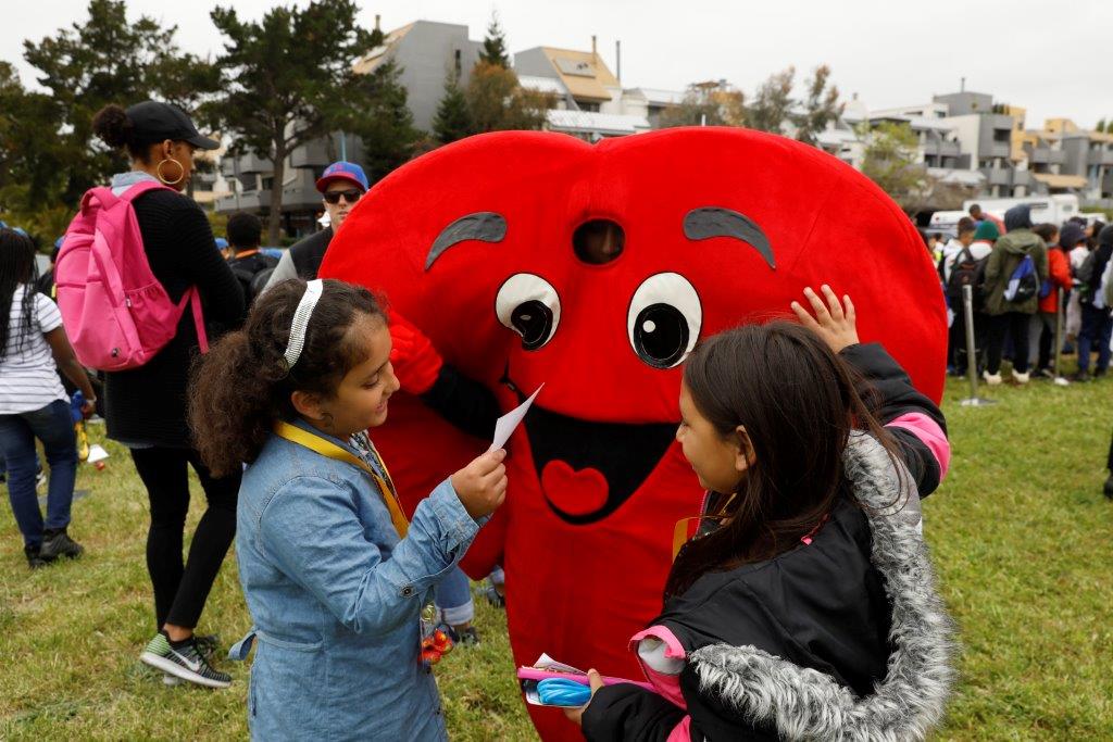 BlueShieldCA's tweet photo. Today’s #MakeTime4Health festival in #Oakland event marks the start of a 3-year, $750,000 program created in partnership with @AHABayArea, which provides resources &amp; education to support &amp; inspire grade school students to maintain healthy lifestyles. #ShieldCACares #WeNeverStop https://t.co/DoLaSZzTn0