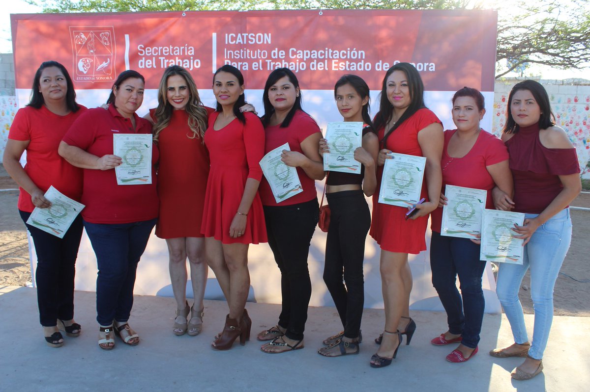 IcatsonS's tweet photo. Se lleva a cabo entrega de certificados a alumnos de ICATSON que culminaron su capacitación en la modalidad de cursos rápidos de Corte de Cabello y Mantenimiento de Aire Acondicionado. 

Les recordamos que el siguiente 28 de Mayo inician inscripciones para el próximo trimestre. https://t.co/vgFnpX0Dia