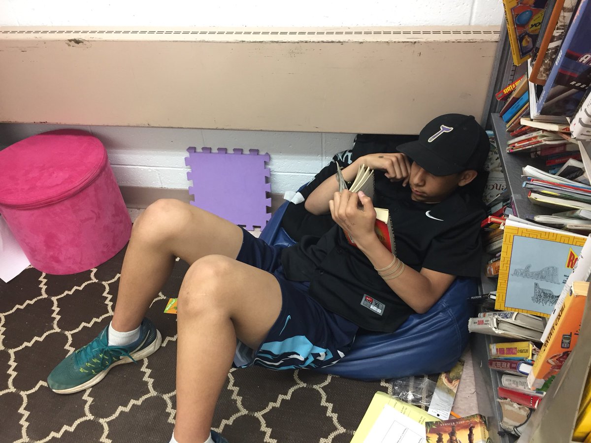 classminnie's tweet photo. Reading Party Fun #TigertonProud https://t.co/eMvl4lgiW7
