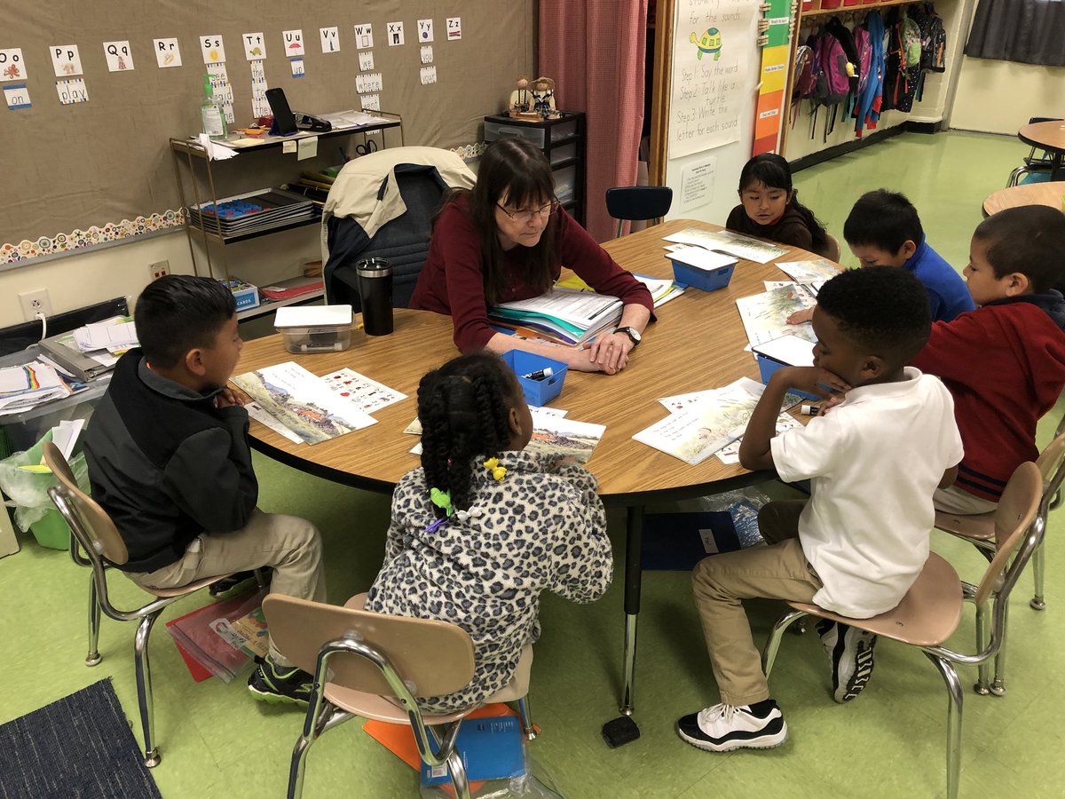 Melcommander's tweet photo. Proud of @HillsElem kinder &amp; 2nd grade students &amp; their teachers. Kinder students are reading challenging texts during GR and 2nd grade students are writing an informational paragraph about raccoons in GR. #hcdeengage @HCDEOppZone @hamcoschools https://t.co/Z5PLBPsrfk