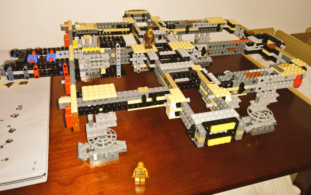 kremlincardinal's tweet photo. Day 2 progress - she has her feets. Finished on step 151... out of 1379 😂😂 #BuildingTheFalcon

There's a Chewbacca and Threepio minifig here for scale 😮😮 https://t.co/q5DlWpmohx
