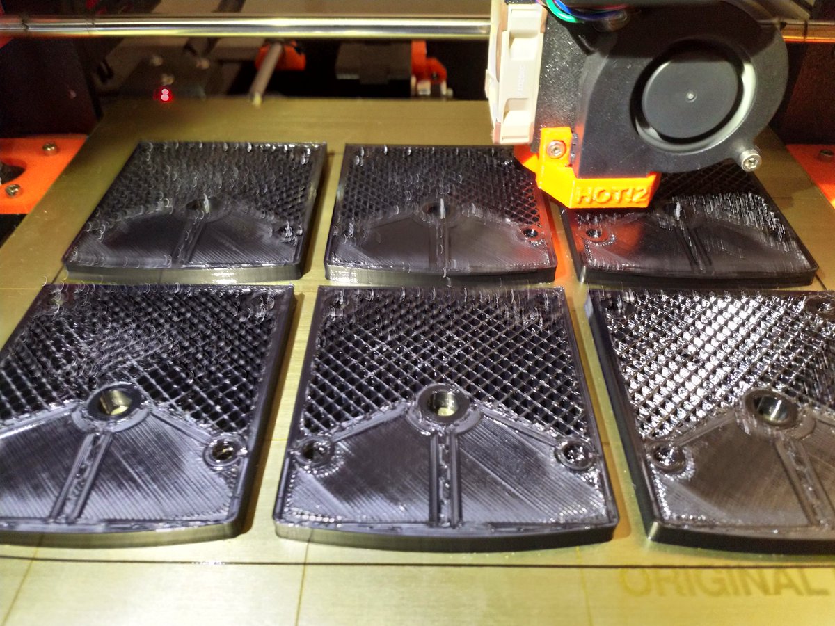 Sound_In_Focus's tweet photo. Production batch of #3DPrinted #LEDJ batten light end caps in @ColorFabb XT, on @josefprusa i3Mk3 for a local client. https://t.co/aCWRaVSD1l