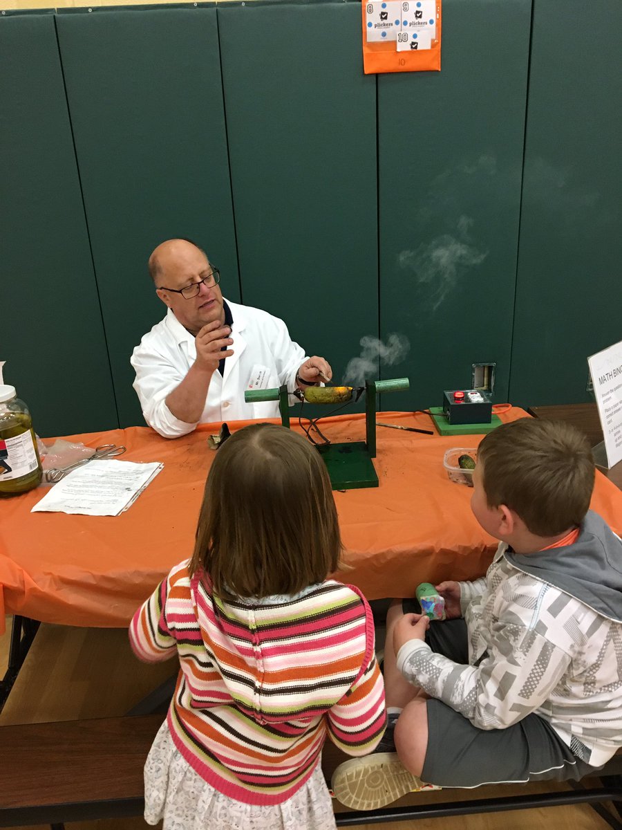 Schilling33C's tweet photo. @SchillingPTO does it again with another fantastic event for students and families! STEAM night was a great success! Fun and learning for everyone! #ljspride #33cpride https://t.co/RvaPHf9je2