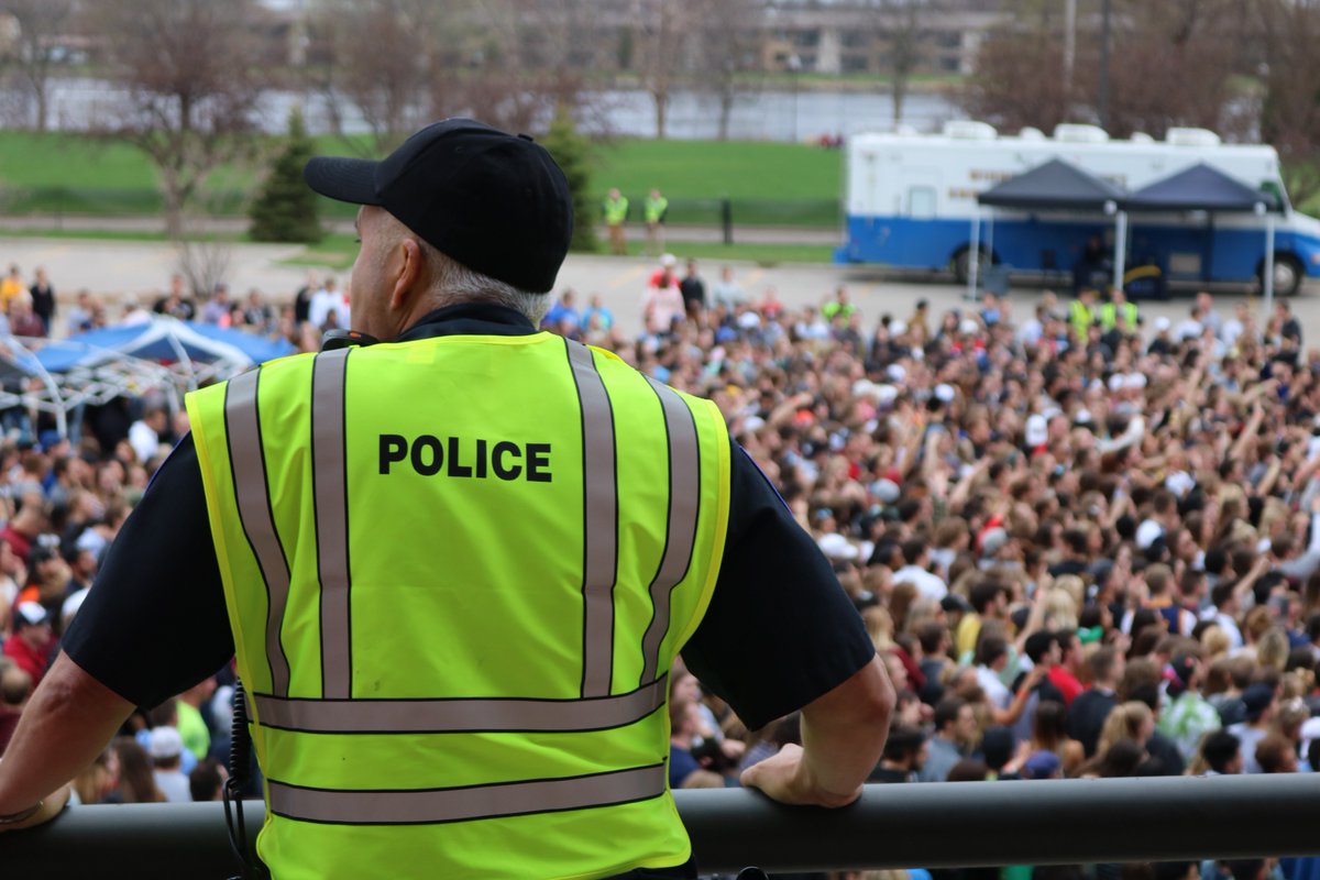 UWOPD's tweet photo. @UWOPD for @TPAIN #ByeGoshFest18 @uwoshkosh #greatcommunitymembers Thanks for a great turnout, a great show and for #keepinitsafe https://t.co/KymuWJuXCS