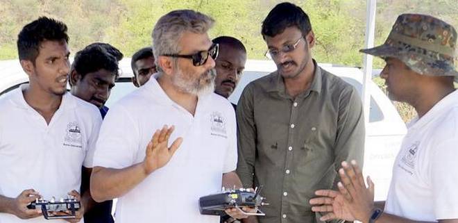 rameshlaus's tweet photo. Actor #Thala #Ajith is appointed by #AnnaUniversity / #MIT - Madras Institute of Technology as ‘Helicopter Test Pilot and UAV System Advisor’ 

He will help #MIT build an advanced UAV for Medical Express-2018 UAV Challenge, a prestigious competition to be held in Australia in Sep https://t.co/unm7dvJnc5