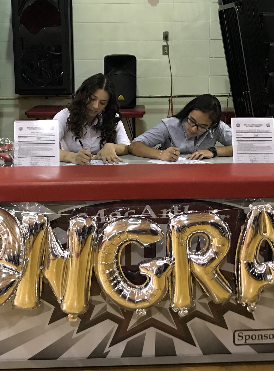 macladygenerals's tweet image. S/o to @gabriella_lee5 &amp;amp; @ptavaressss as they take their talents up to Iowa! 🖊🏀 @swcciowa #Committed