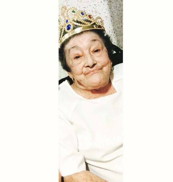 Hoje aniversário da mulher mais incrível desse mundo, amor da minha vida, a princesa do meu castelo, e do lado de Deus ela me olha e me protege, te amo vó