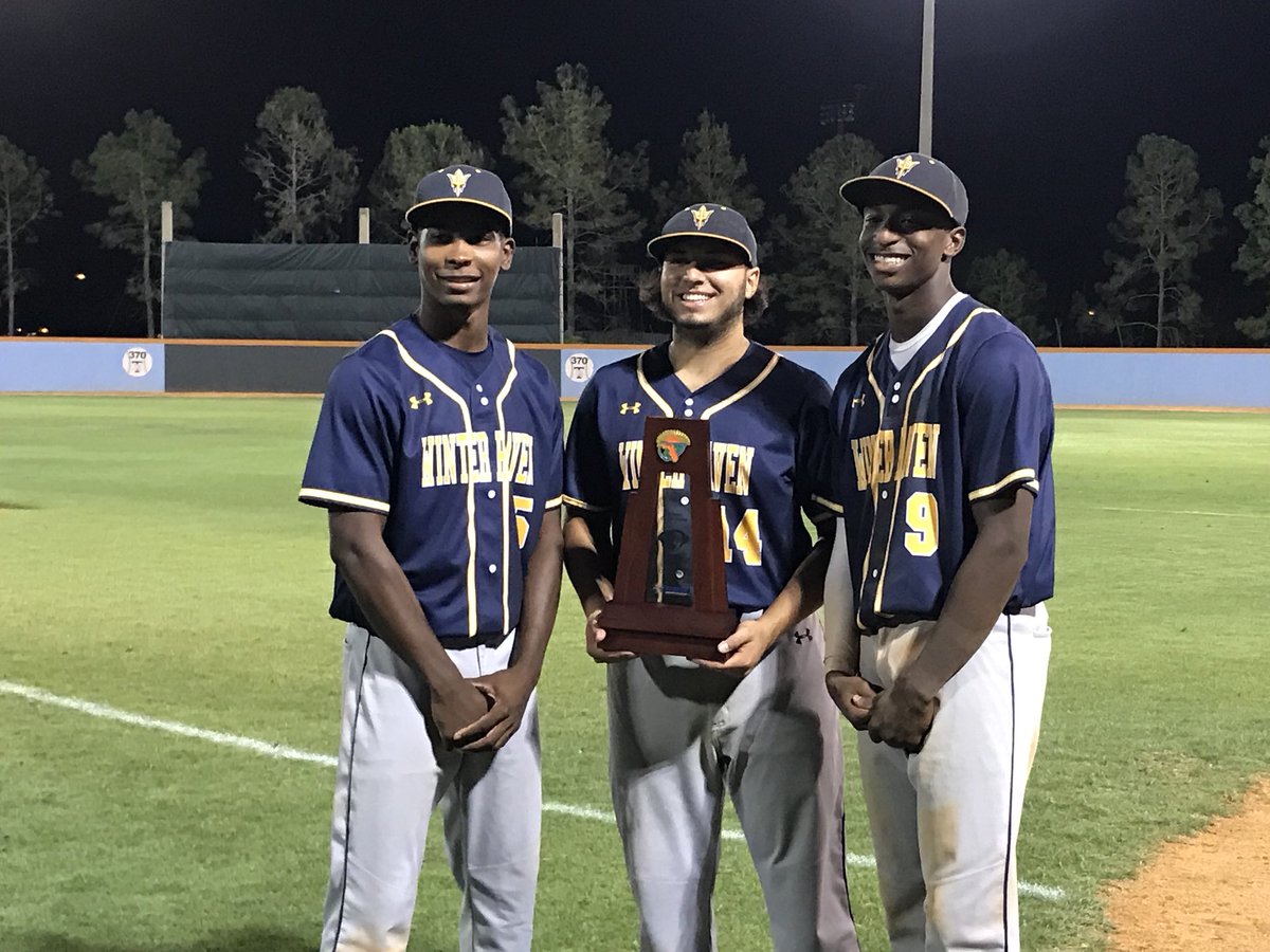 1squidd's tweet photo. Last one with my boys!!☝🏾💍 https://t.co/KMfsZQoGo1