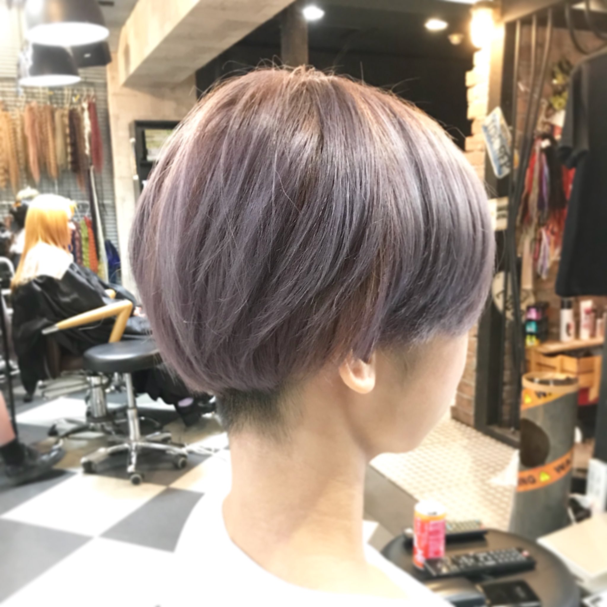 かなぺそ Madhand Osaka A Twitter Pink Ash Short Hair ブリーチ後補色の紫強めにピンクアッシュに ﾟ カットは切りっぱなしショート ハイトーンカラー ピンクアッシュ 切りっぱなし ショートヘア 刈り上げ ハイトーンヘア 美容室 大阪 心斎橋