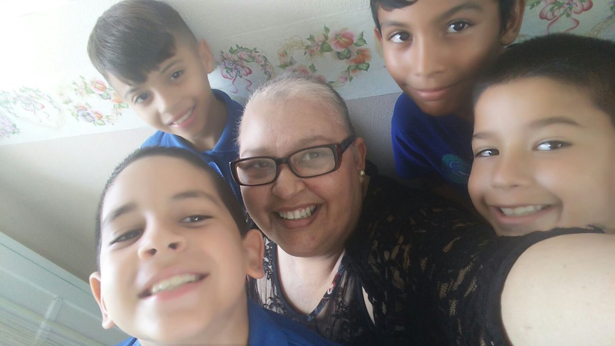 StephaniePrez04's tweet photo. Excelente Maestra de Educación Especial hoy culminó sus años de servicios con alegría. Maestra de Epifanio Estrada Isabela. @BrendaB61720960 @EscD15404 @SecEducacionPR @EDUCACIONPR #felizretiro #maestracomprometida #separteDE https://t.co/MDwB9ev8kd