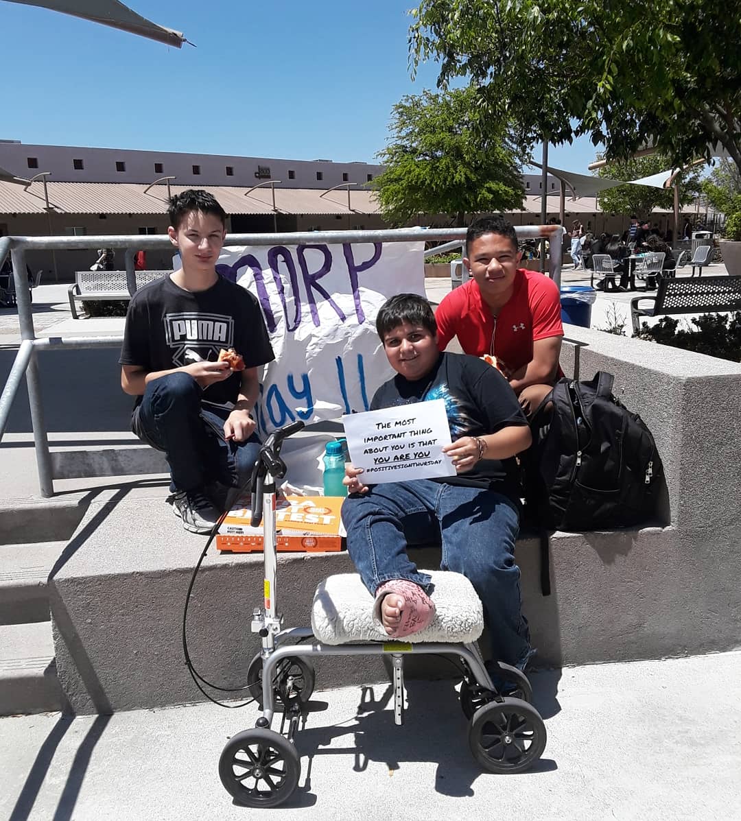 MVHSwillhelp's tweet photo. #PositiveSignThursday with these awesome Nighthawks!!!
#ICANHELP #MVHSwillhelp
Comment π if you see yourself in a photo!! https://t.co/Df45KXiFqP