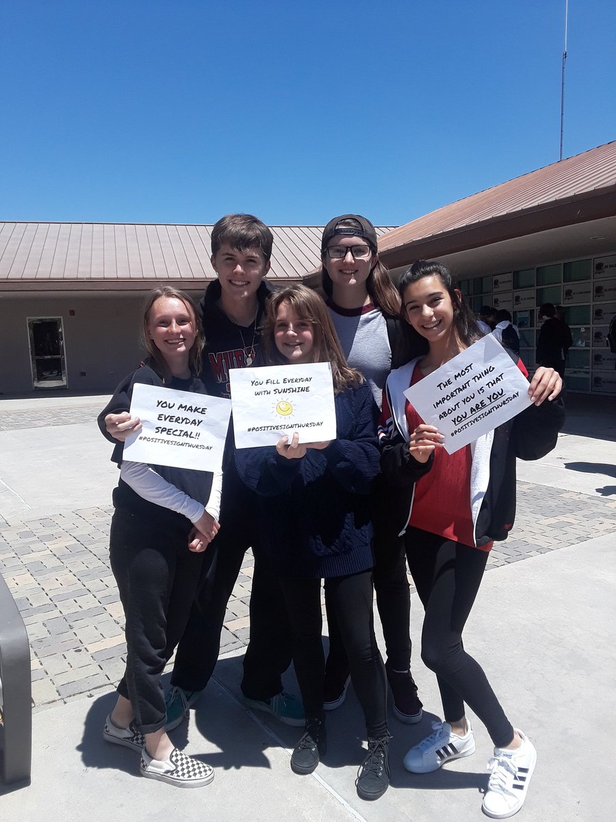MVHSwillhelp's tweet photo. #PositiveSignThursday with these awesome Nighthawks!!!
#ICANHELP #MVHSwillhelp
Comment π if you see yourself in a photo!! https://t.co/Df45KXiFqP