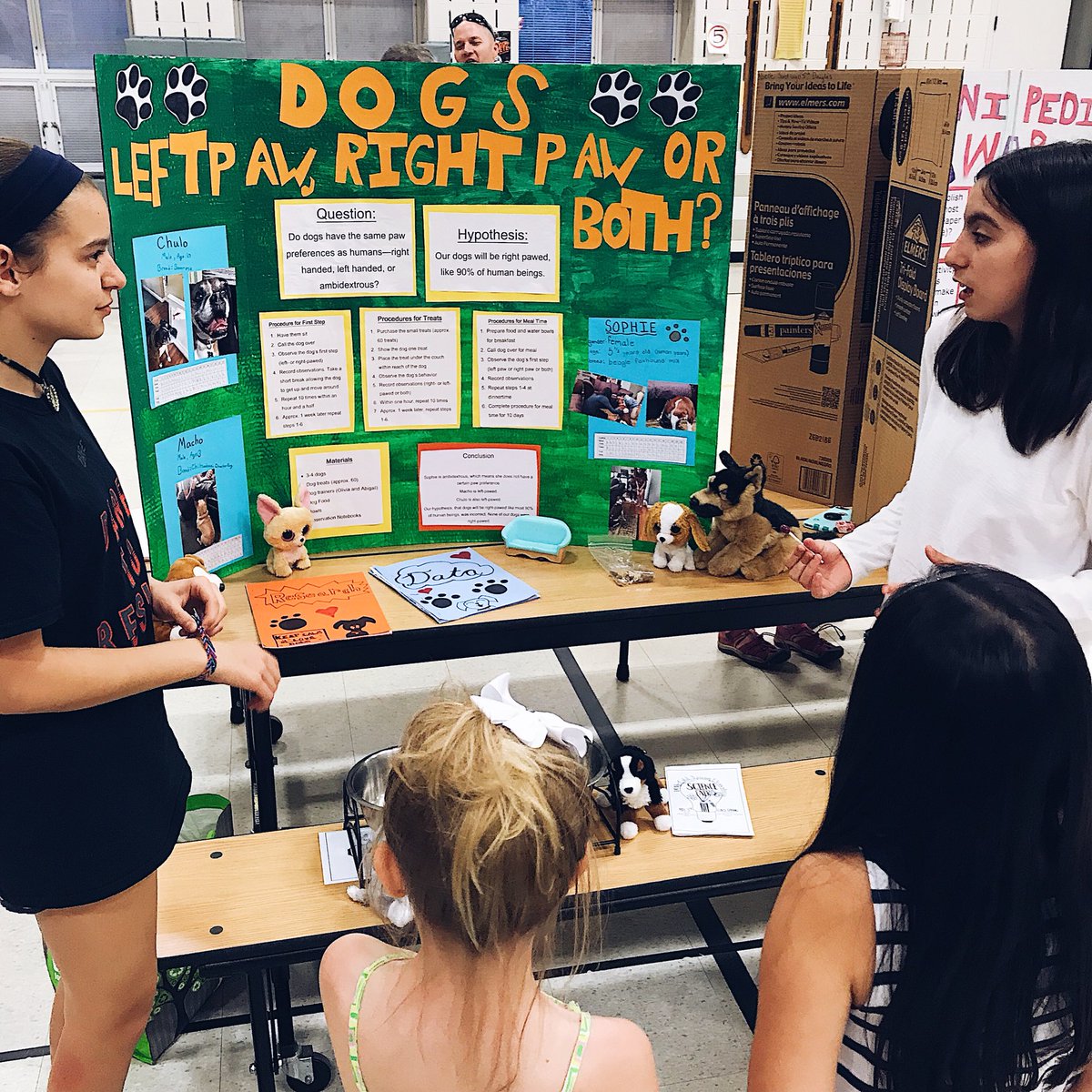 ChloeHardingCB's tweet image. AMAZED by the Ss of @CBColdSpringES. Makes my 💜 so happy to witness these young minds so motivated &amp;amp; inspired by science💡🔭📚#cbsdscience #scienceisfun