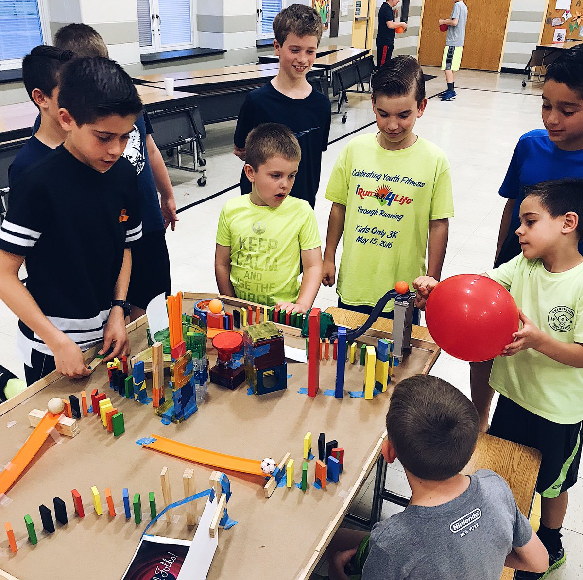 ChloeHardingCB's tweet image. AMAZED by the Ss of @CBColdSpringES. Makes my 💜 so happy to witness these young minds so motivated &amp;amp; inspired by science💡🔭📚#cbsdscience #scienceisfun