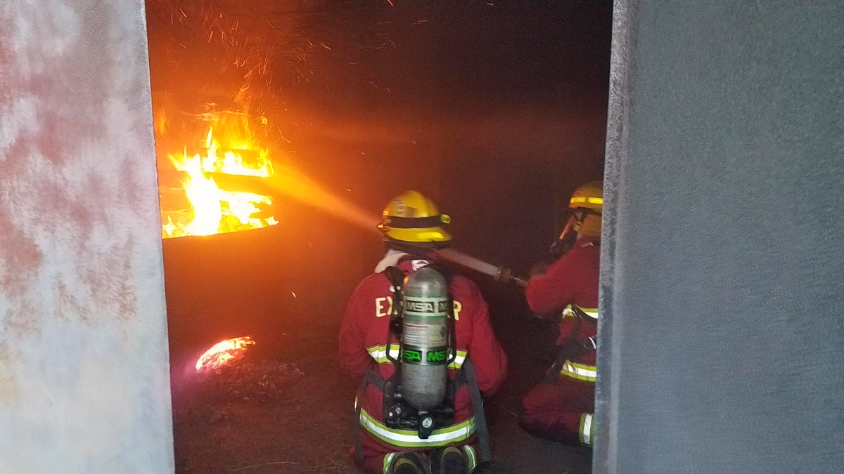 GalaxFireDept's tweet photo. @GalaxFireDept Explorers live burn tonight! The future looks bright! #trainon #proudcapt https://t.co/3GLLXNSPvx