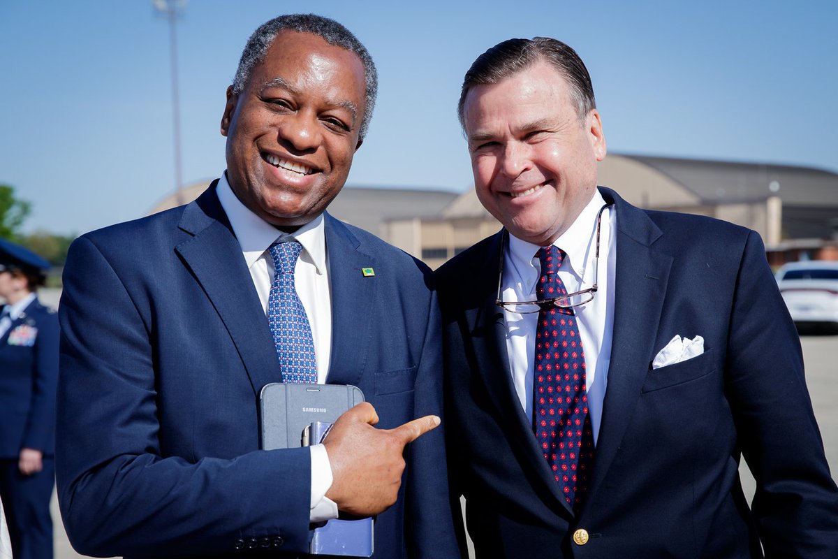 GeoffreyOnyeama's tweet photo. @AmbSymington, Ambassador @USEmbassyAbuja. #PMBinDC https://t.co/EHuAwbl89G