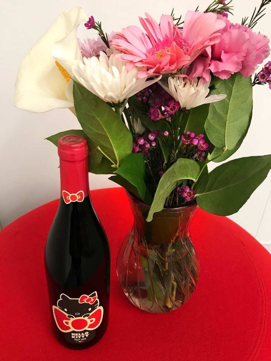 hellokitty's tweet photo. #MothersDay is right around the corner. Celebrate with #HelloKittyWine ๐ View the collection: https://t.co/C4BG6VUo7S https://t.co/itpqE2BI0Z