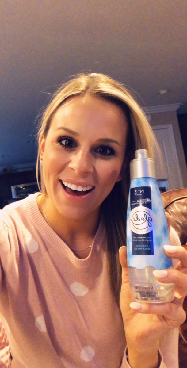 Withlovenlace's tweet photo. My living room has never smelt so good thanks to @glade #gotitfree https://t.co/B7i0K7TlwH