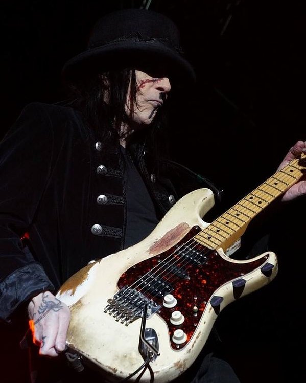Happy Birthday to Mick Mars! 