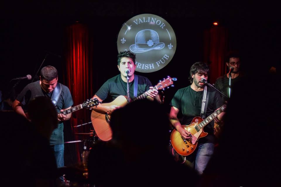 RadioCiudadRota's tweet photo. 📞Telefónica con Juan López, cantante de #UnPocoMás que sigue presentando su EP #UnCuarto, y esta vez será en @Makenaclub (Fitz Roy 1519, Palermo) el Sábado 5 de Mayo. https://t.co/GkP6QYVmQc
