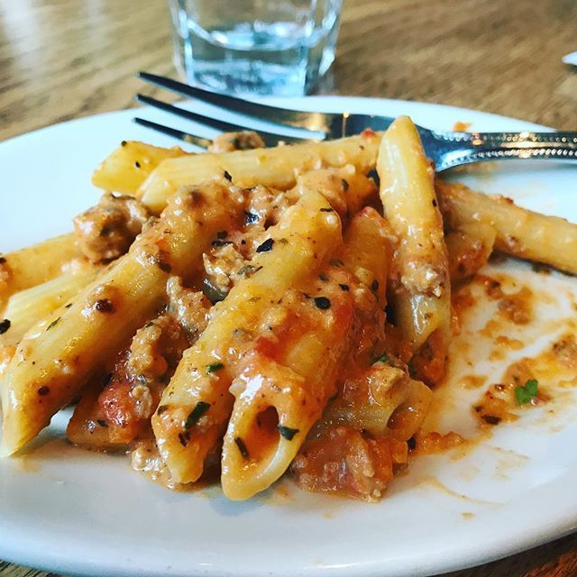 MetalAndBeads's tweet image. Fantastic pasta and bolognese at Columbo’s tonight at A Taste of Art!!!! And special dishes at seven other great eateries. Thanks to all of them for their generosity and community commitment.  What a nice event! #fundraiser #mainstreethyannis #outdoorart… ift.tt/2w8uGbR