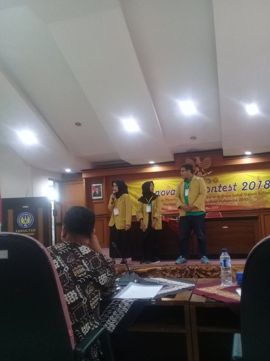 iconfeuny's tweet photo. [LIVE REPORT] Sedang berlangsung presentasi dari presentator ke 4 dari tim finalis Universitas Jenderal Soedirman dengan ketua Novika https://t.co/eX4wQAJUMW