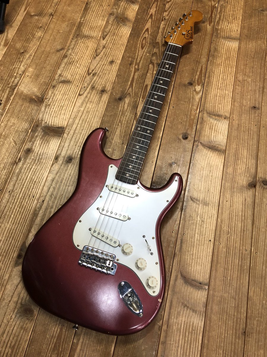 CrewsGuitars's tweet photo. “Vintage Line ST-60 Burgundy Mist Aged Finish”
Slab Board Aged
with K&T S-64
#CrewsManiacSound #vintage #stratocaster #alderbody #hardmaple #guitar #guitarplayer #burgundymist #slabboard #instagood #daddario #madeinjapan #japanmade #guitarporn #wood #tonewood https://t.co/qUx0yvJ4vZ