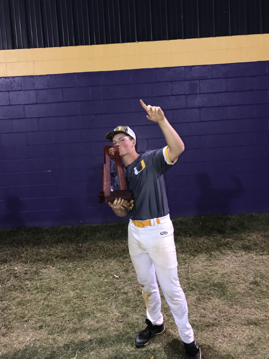 tracecroft3's tweet photo. District Champs 🏄🏻‍♂️👹👹 https://t.co/gLUX36EqVO