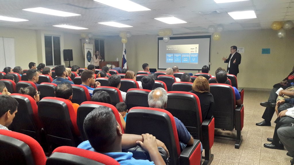 ThisisHerlinda's tweet photo. Éxitoso el conversario sobre #TransformacionDigital con los estudiantes y docentes de la Fac. de Informática, Electrónica y Comunicación de @UNIVERSIDAD_PMA. En su aniversario No.18 #MakeITReal
#Iwork4Dell #LegacyOfGood https://t.co/5x5sBd3P4A