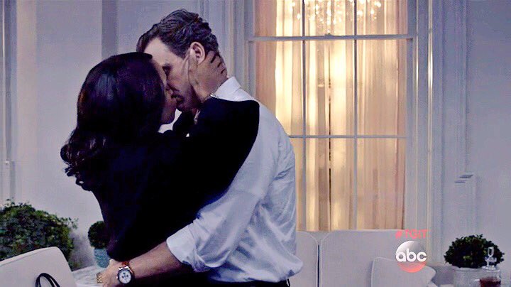Jlovestvshows's tweet photo. Imagine thinking these two aren't the best part of Scandal https://t.co/eL9QWdVGMP
