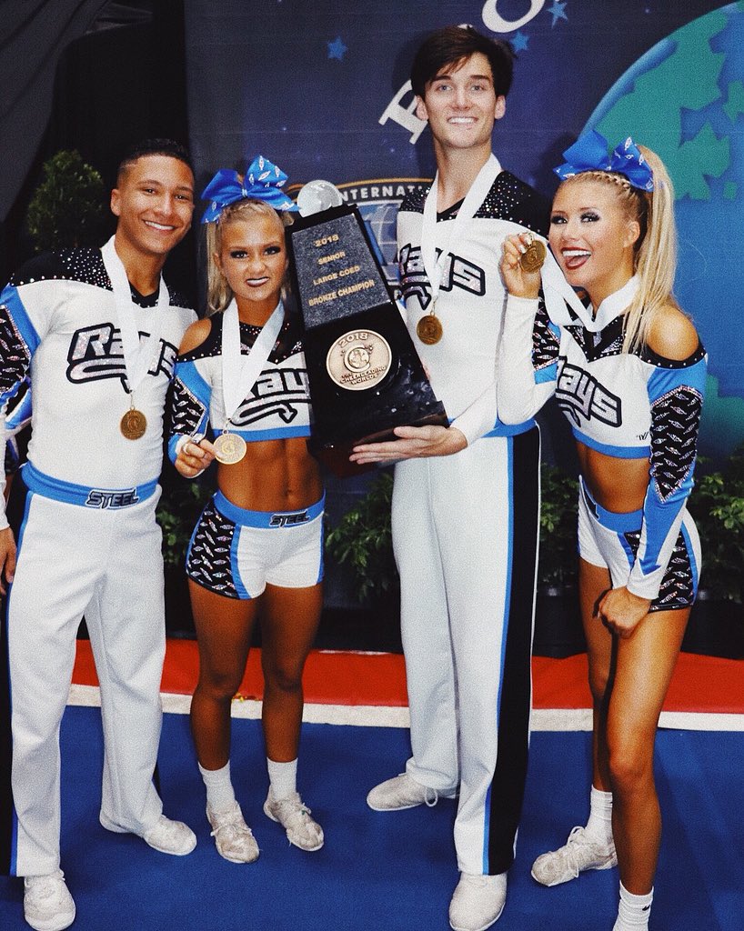 trueneeIy's tweet photo. worlds 2018 - bronze champs - love u @Steel_Rays https://t.co/t2ufIWXTqd