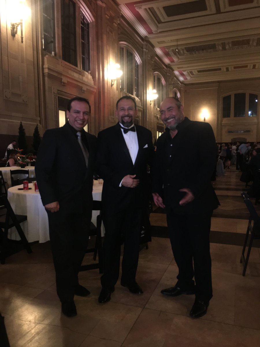 hca_buildKC's tweet photo. Noche de gala en #ComidaKC con @UnivisionKC y @BurnsMcDonnell https://t.co/w3xfkX2qcw