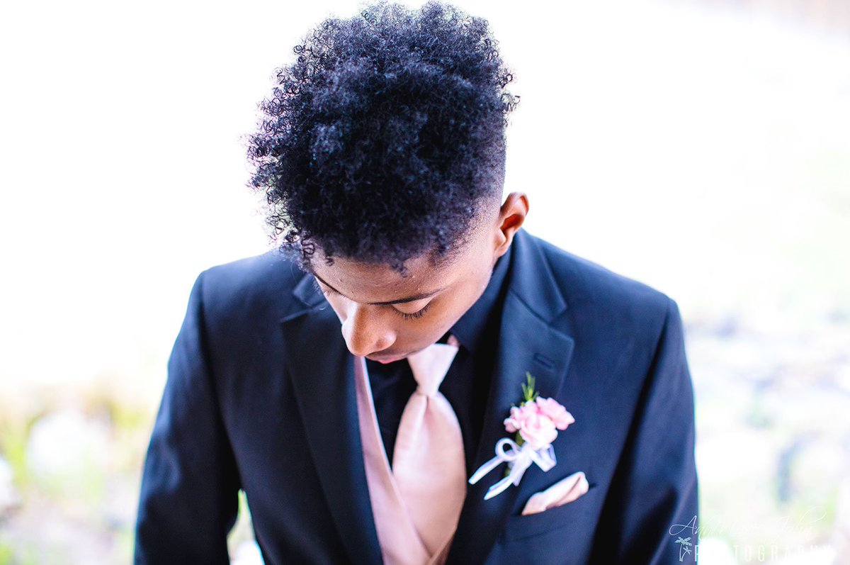 TheAnnMarieJohn's tweet photo. #AD I couldn't wait to see my son go to prom, &amp; with his own @Amazon login, it was a great experience for all. I set a budget, he made his choices and I approved his purchases. On the blog check out how to get your son ready for prom. #AmazonProm #MyAmazon https://t.co/cnhW4MNMFe https://t.co/C25PSjPybd
