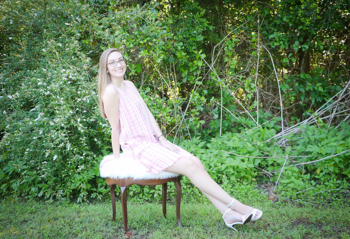 Natalie_Chand's tweet photo. Just some senior pics because I’m so ready to graduate 🎓 https://t.co/VHoMeNWZ5l