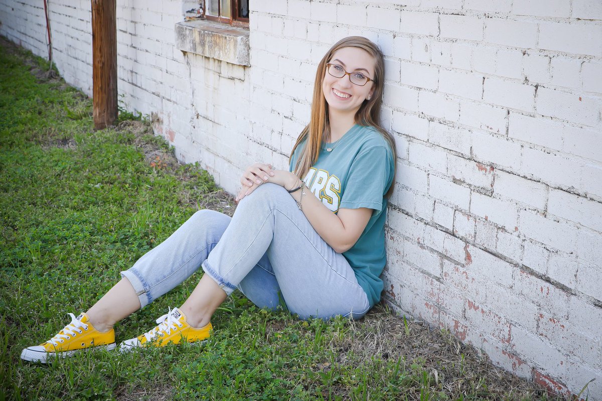 Natalie_Chand's tweet photo. Just some senior pics because I’m so ready to graduate 🎓 https://t.co/VHoMeNWZ5l