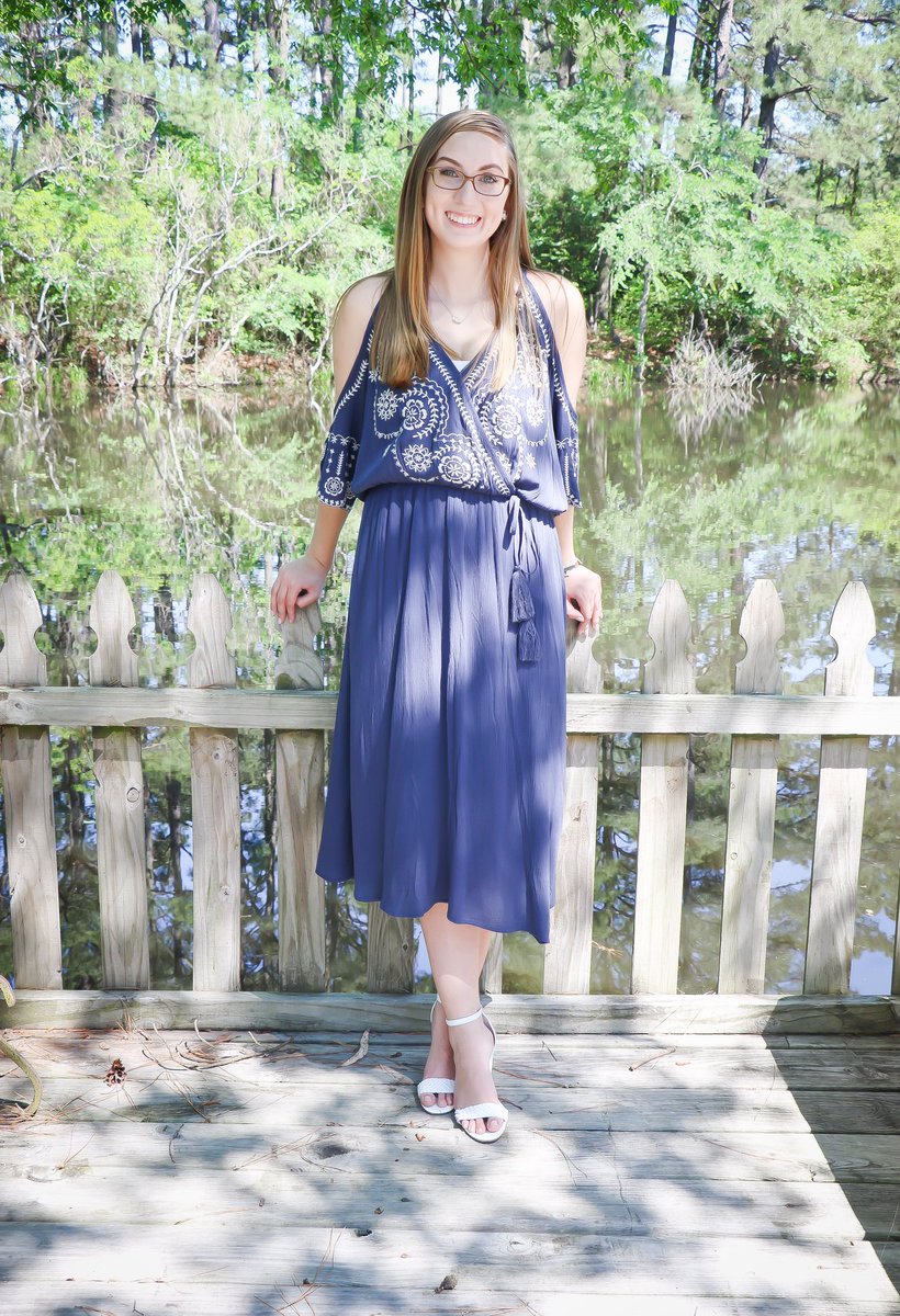 Natalie_Chand's tweet photo. Just some senior pics because I’m so ready to graduate 🎓 https://t.co/VHoMeNWZ5l