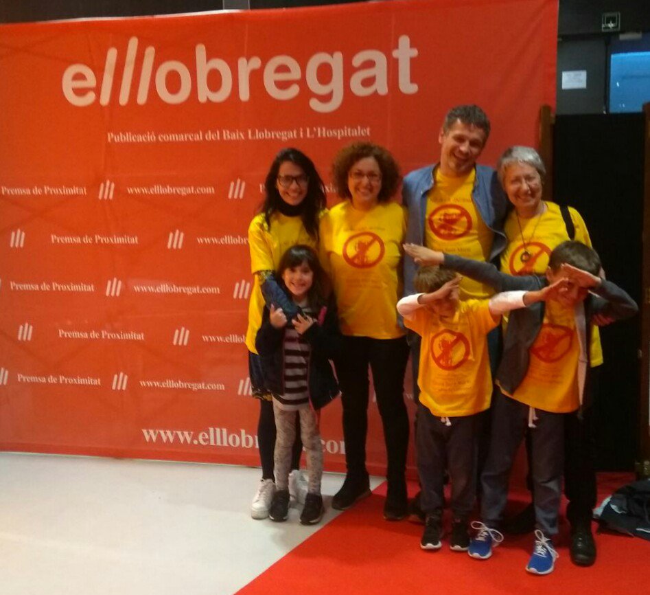 LantenaNo's tweet photo. Ahir vam ser finalistes als #premiselllobregat 
Gràcies a tots els que ens vau votar i a @ElLlobregat per haver-nos nominat. Malgrat no haver guanyat estem molt contents d'haver pogut portar la nostre lluita als mitjans durant aquests mesos. @radiosvh902 @lapremsadelbaix https://t.co/i8QeAJVwK0