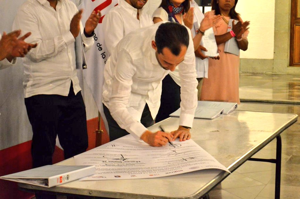 Concluye el primer día de #JuventudesMx14 con la firma de un compromiso por la réplica de las activaciones #SaludJoven por parte de algunas entidades federativas. Además, de la participación de los @CIJ_Adicciones con la ponencia 'Jóvenes por un entorno saludable'.