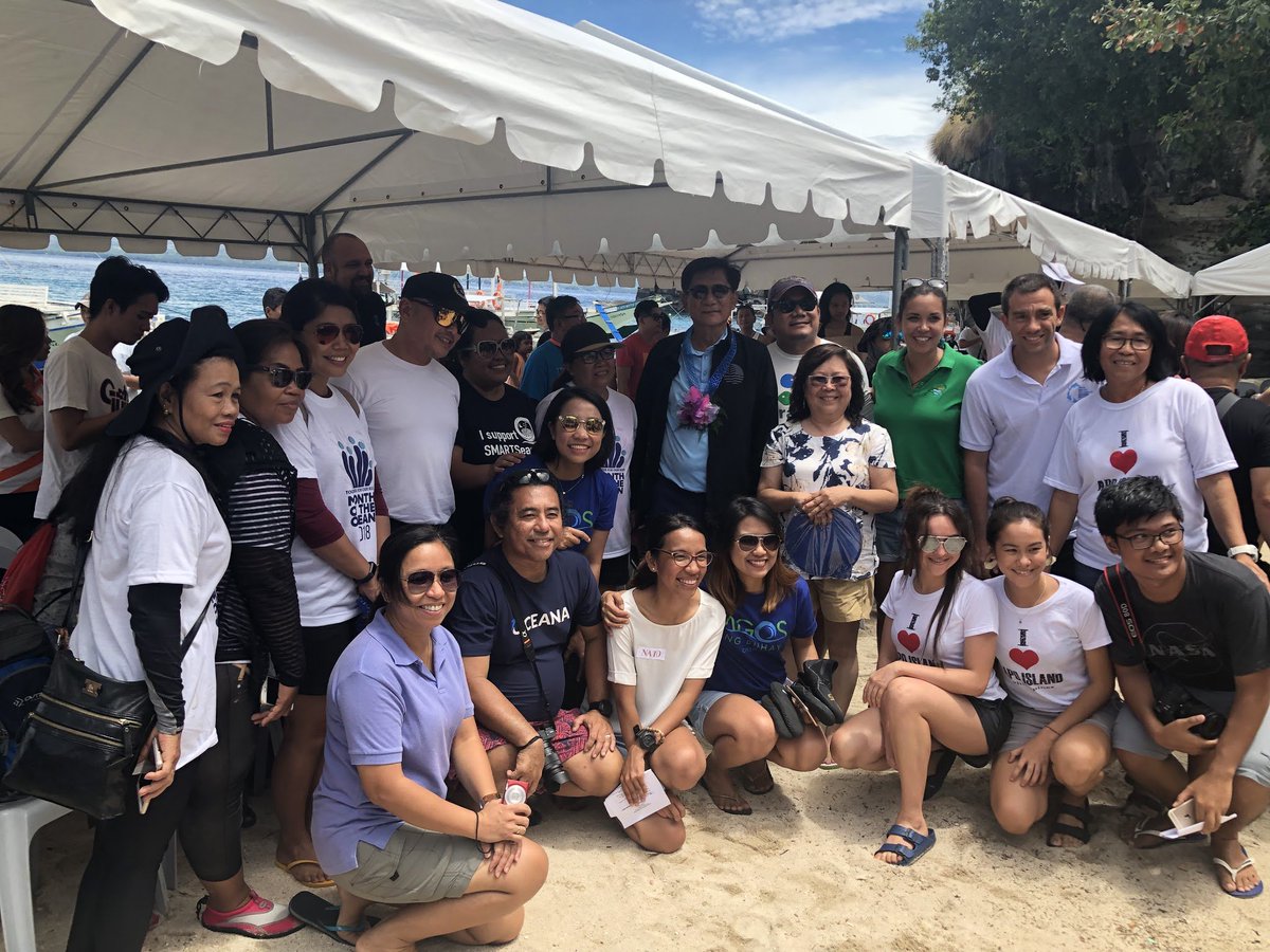 denr_agos's tweet photo. ATM: Partners of the DENR both from National Government Agencies and Non Government Organizations join us in the celebration of the Month of the Ocean launching here in Apo Island, Negros Oriental.

#TogetherForOurReefs #NationForTheOcean #MonthOfTheOcean2018 #IYOR2018PH https://t.co/dwUnUGuNUU